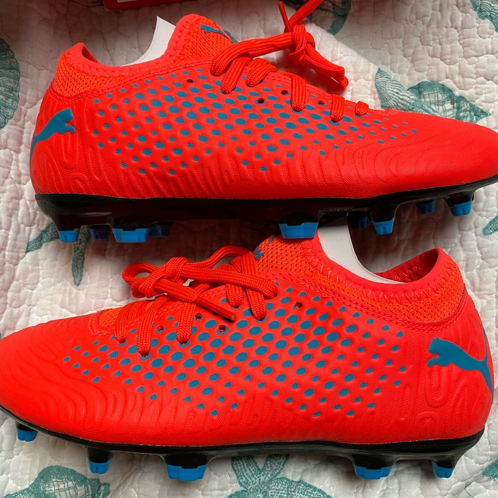 Puma soccer cleats. Size 3.5.